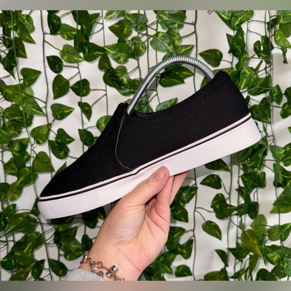 Nike - Picture 3 of 4